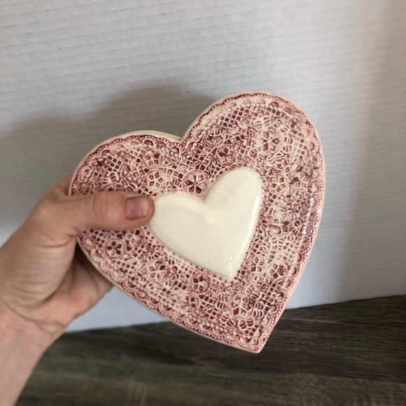 Handmade Heart-Shaped Box with Lace Design - Picture 6 of 12